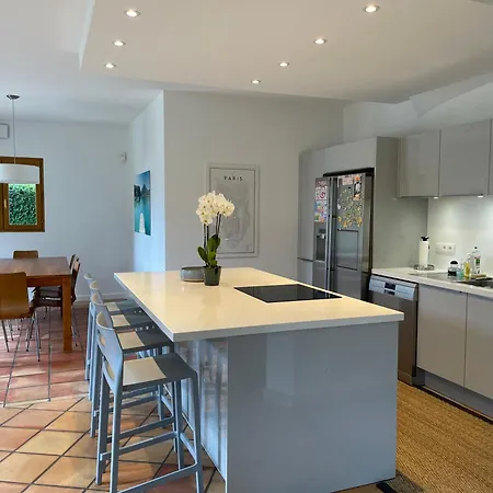 Lovely Gated Family Home, Steps To The Semesterbostad *