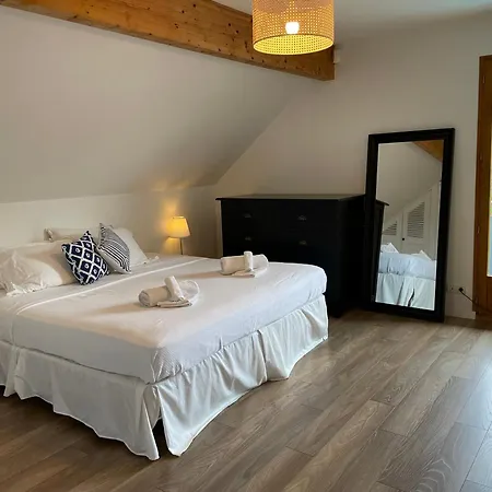 Semesterbostad Lovely Gated Family Home, Steps To The *