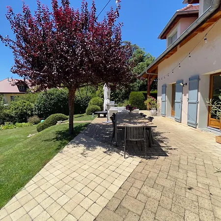 Lovely Gated Family Home, Steps To The